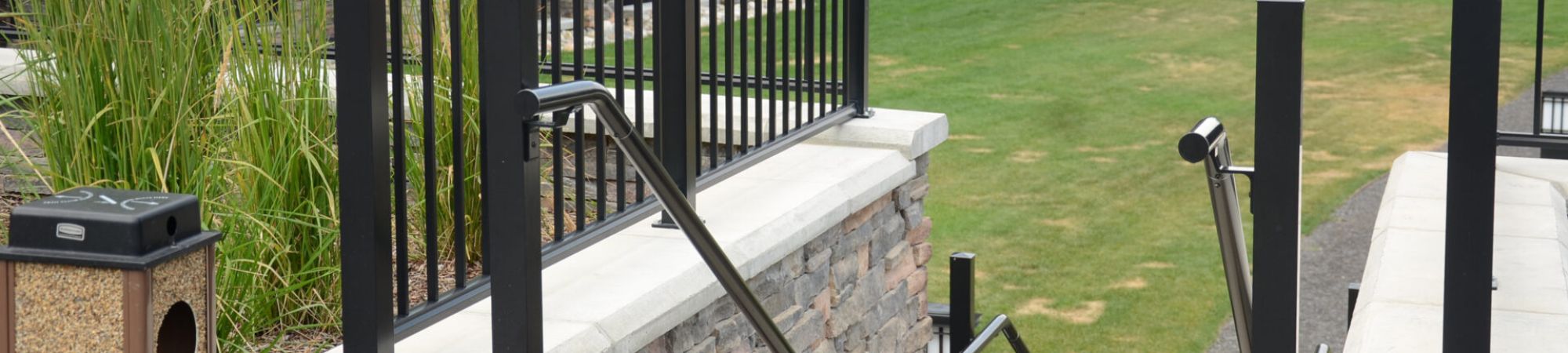 Aluminum pipe handrail