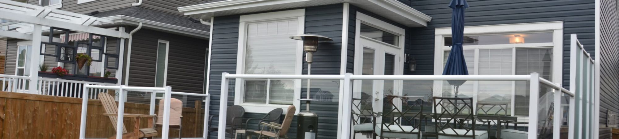 Deck with clear glass railings and tall acid etch glass privacy screen