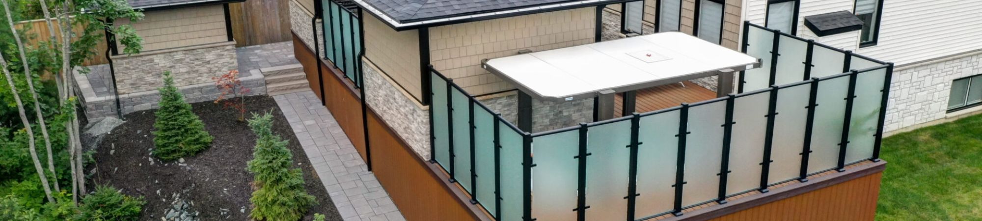 Glass Privacy Wall surround for hot tub