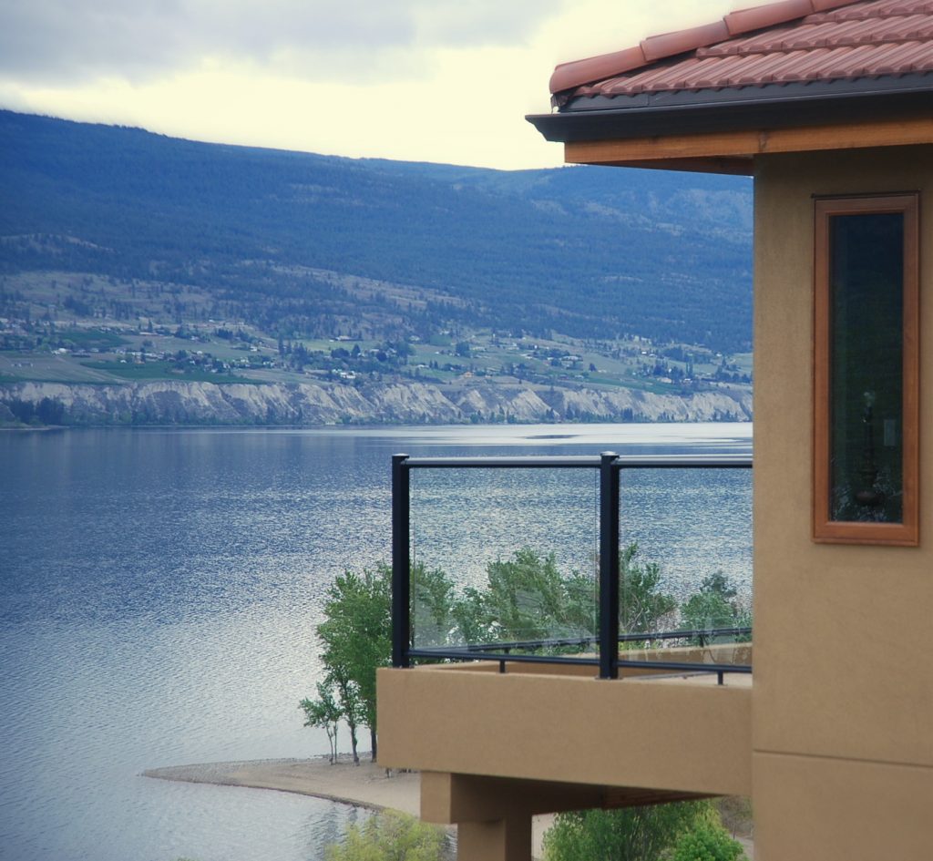 Outdoor deck with 5mm glass railings kit