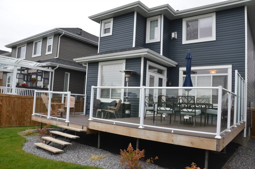 Deck with clear glass railings and tall acid etch glass privacy screen