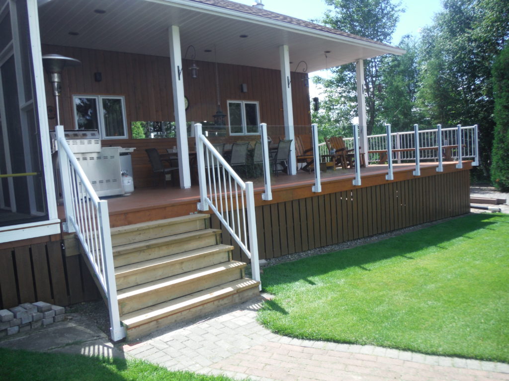 Glass & aluminum railing with white powder coating and fascia mounting